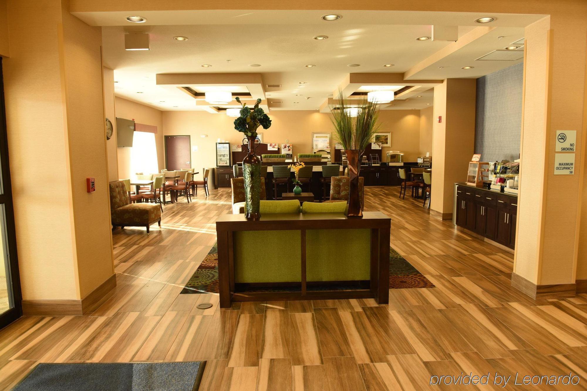 Holiday Inn Express & Suites Fort Dodge By Ihg Экстерьер фото